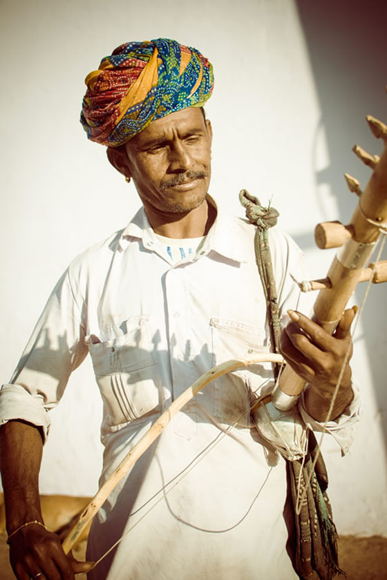 man playing rawanhaththa, a traditional Rajasthani instrument